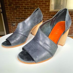 1. State Amble Black Leather Open Toe Block Heels Sandals Size 10